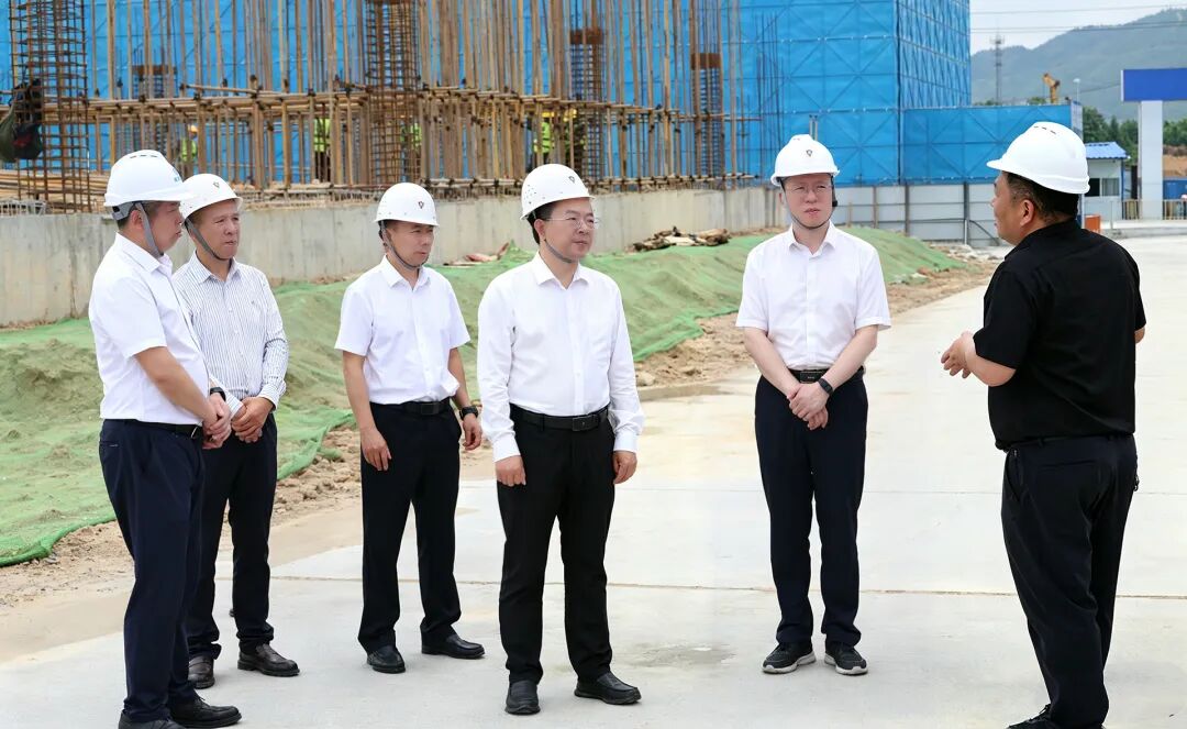 县领导调研鄂湘赣商贸物流中心项目建设...